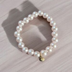 White pearl shell bracelet